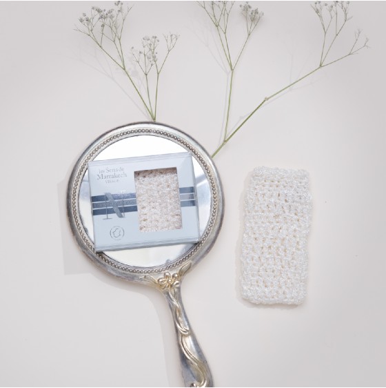 Facial cleansing glove
