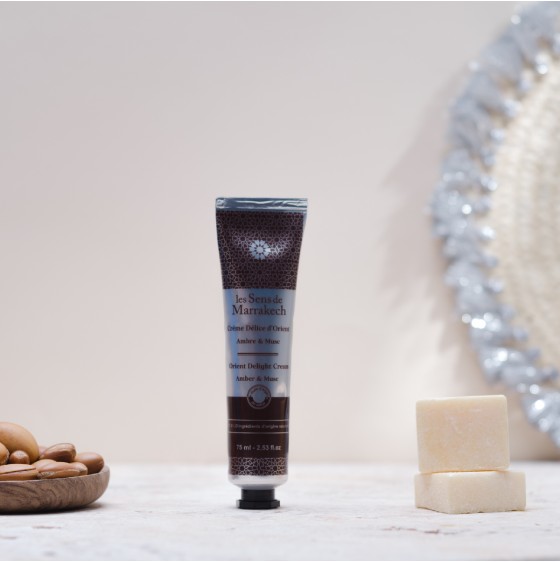 Amber and musk oriental delight cream
