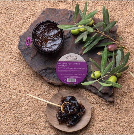 Black soap with aromatic extracts