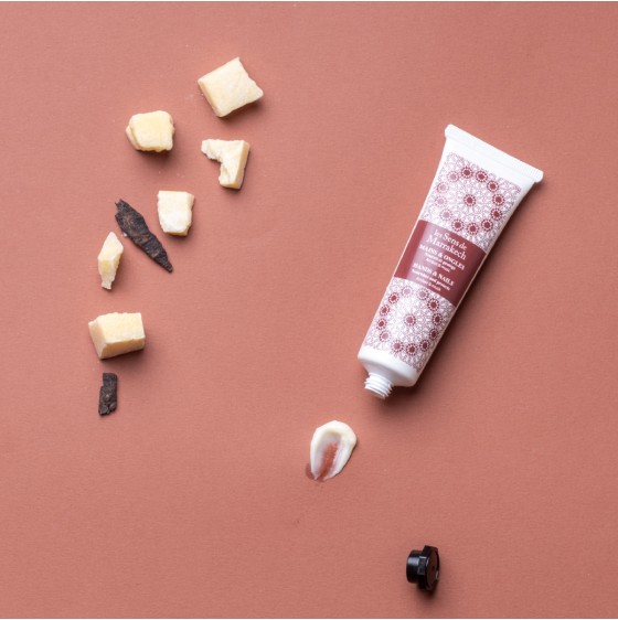 Amber & Musk hand and nail cream